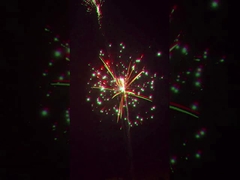 नए साल के लिए बिग प्रोफेशनल 70 शॉट्स वेडिंग केक फायरवर्क डिस्प्ले