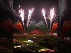 फैक्टरी थोक पेशेवर पिरोटेक्निक दिन के पटाखे केक रंगीन धुआं केक पटाखे